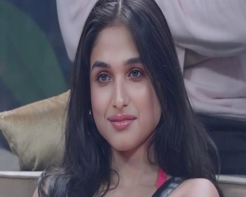 बिग बॉस 18 फेम कशिश कपूर के घर पर हुई चोरी, नौकर ने की लूट, अंबोली पुलिस स्टेशन में केस दर्ज